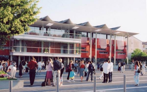 Le Carré Colonnes