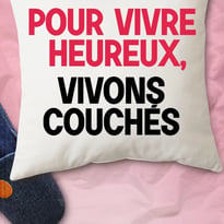 POUR VIVRE HEUREUX, VIVONS COUCHÉS