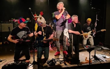 LES IGNOBLES DU BORDELAIS + GUESTS