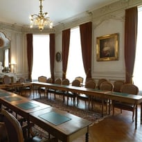 Visite de l'Académie nationale des sciences, belles-lettres et arts de Bordeaux dans un bel hôtel particulier du XIXe