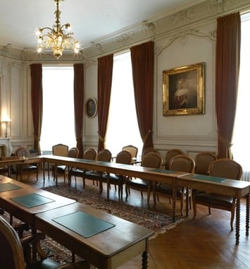 Visite de l'Académie nationale des sciences, belles-lettres et arts de Bordeaux dans un bel hôtel particulier du XIXe