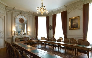 Visite de l'Académie nationale des sciences, belles-lettres et arts de Bordeaux dans un bel hôtel particulier du XIXe