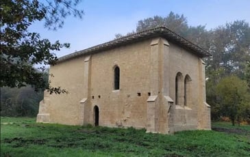Visite guidée d'une chapelle datant du XIIIe siècle