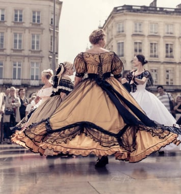 Démonstrations et initiations aux danses de bal du second empire, en costumes d'époques
