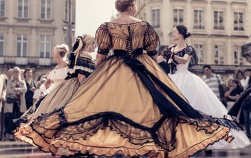 Démonstrations et initiations aux danses de bal du second empire, en costumes d'époques
