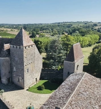 Visite guidée du château de Lavison du XIIIème siècle intérieur et extérieur