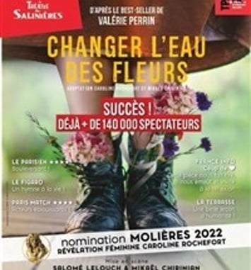 Changer l'eau des fleurs