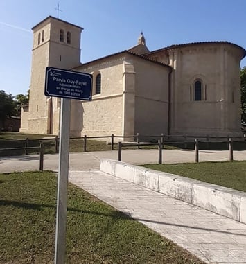 Visite guidée d'une église et découverte d'une exposition en son sein