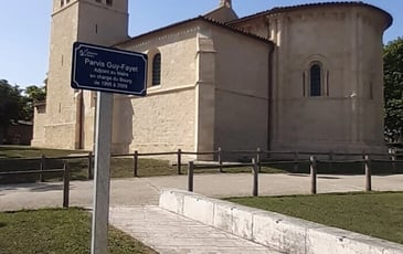 Visite guidée d'une église et découverte d'une exposition en son sein