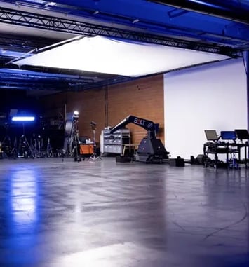 Visite commentée des studios de tournage "Piscine Club"