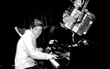 Spectacle inclassable ! (chanson déjantée et piano acrobatique)