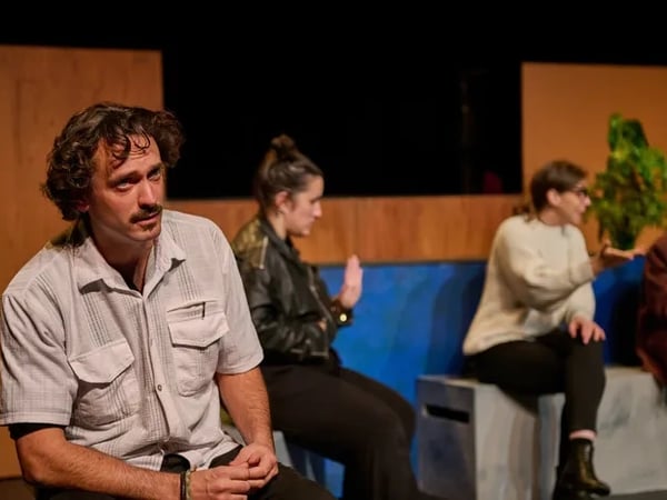 Le dos au mur par le Lien Théâtre