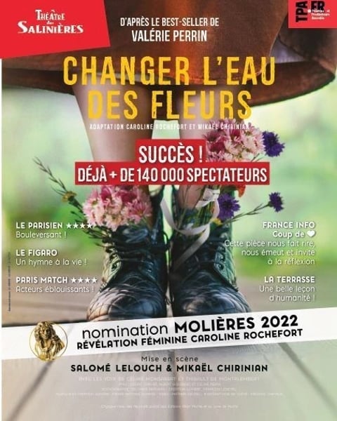 Changer l'eau des fleurs