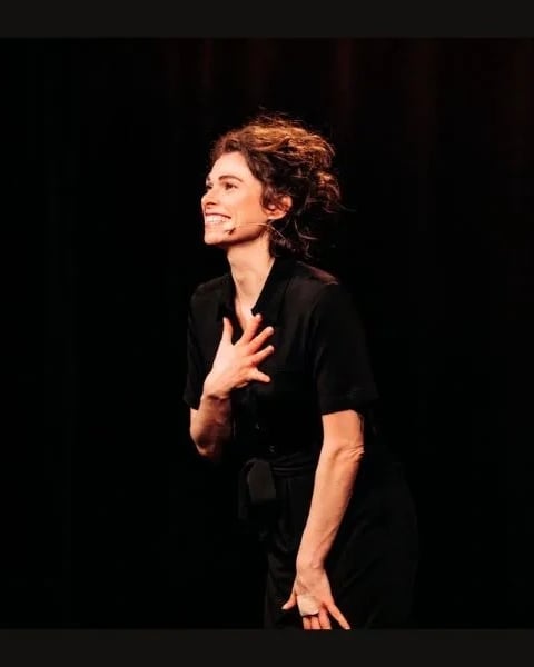 Lisa Perrio, C'est compliqué, je t'expliquerai